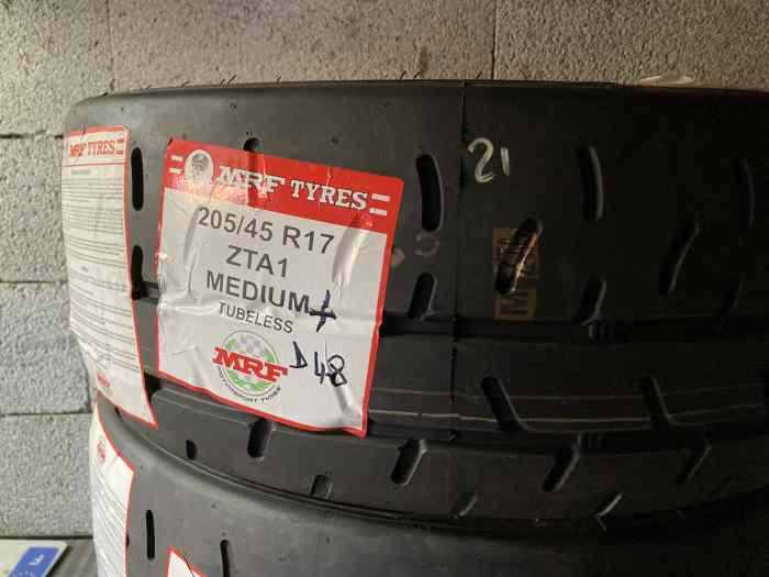 PNEUS RALLYE 17 POUCES MRF ZTA 1 MEDIUM (IDEM 21) 205/45 R17 / 19/62/17 0