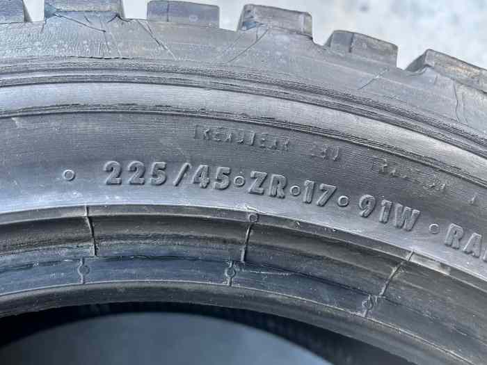 225/45 R17 - 2 pneus clous occasions 1