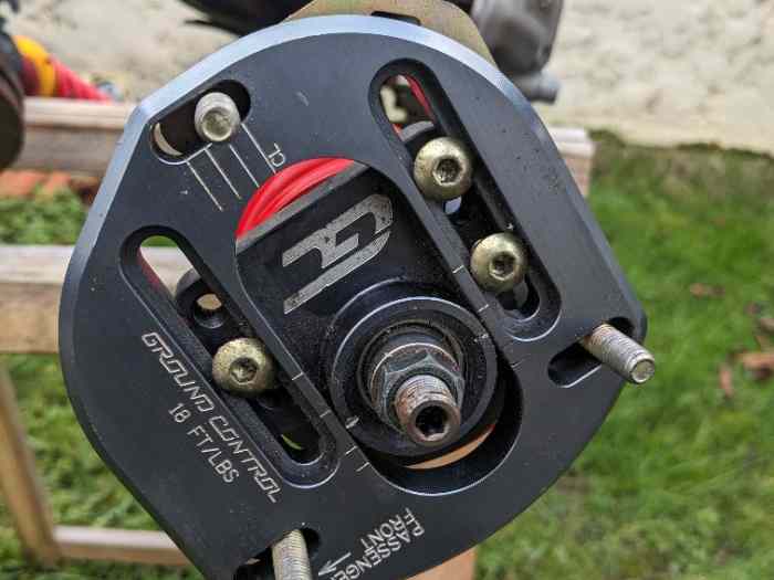 Suspensions avant BMW E30 Ohlins + Freinage Brembo 2