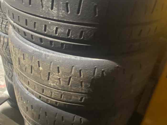 Lots de pneus Pirelli 18 Pouces 2