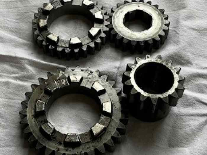 BOITE HEWLAND MK 8 / 9 LOT PIGNONS