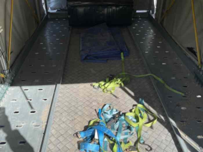 Remorque porte voiture fermée 1