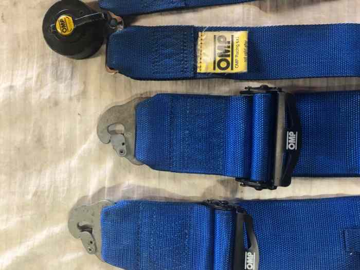 vendus 2 harnais OMP 6 points boucles alu 1