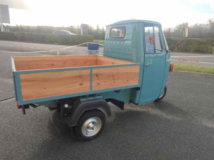 Triporteur Piaggio APE 1