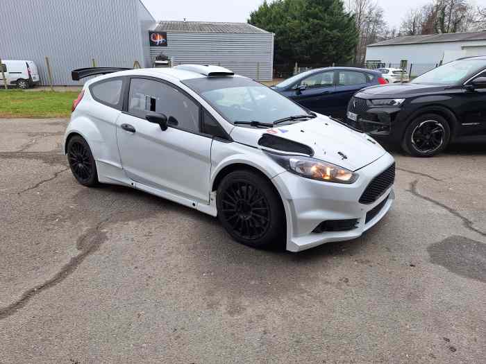 Ford Fiesta R5 rally2