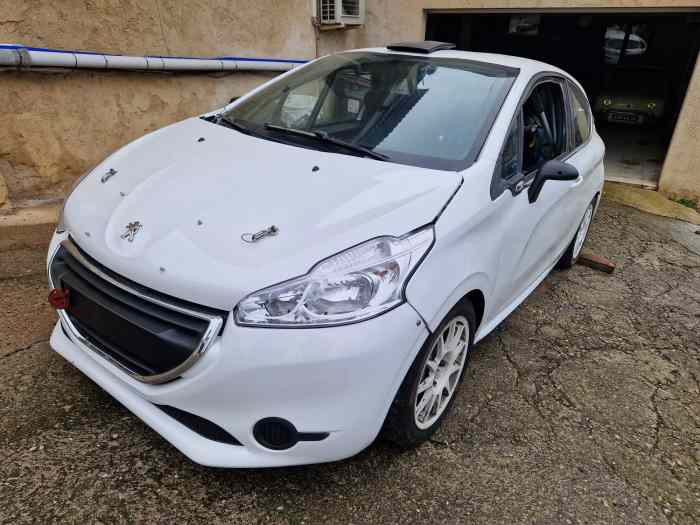 Peugeot 208 r2