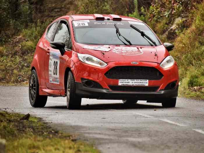 FORD FIESTA R2T 1