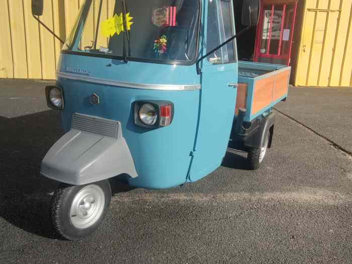 Triporteur Piaggio APE 2