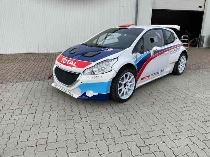 Peugeot 208 T16 R5 – photo 1 sur 6