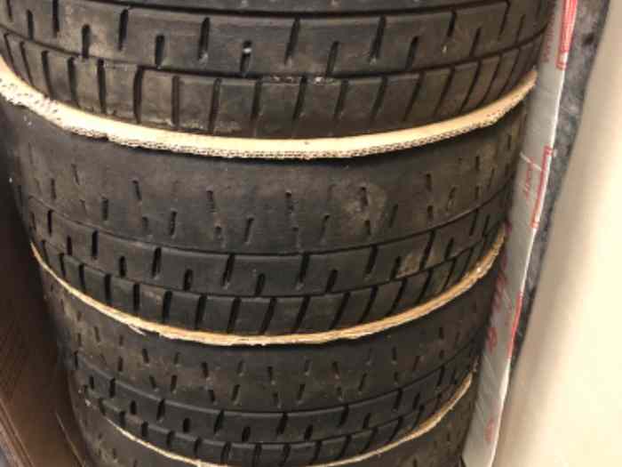 Vends pneus Pirelli RKW7