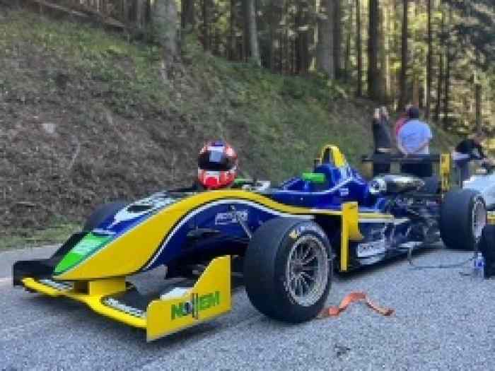 Dallara F308 evo 309 etat neuf (chassis et moteur moins de 500 km) 1
