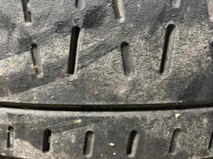 Pneus Pirelli et Michelin 1