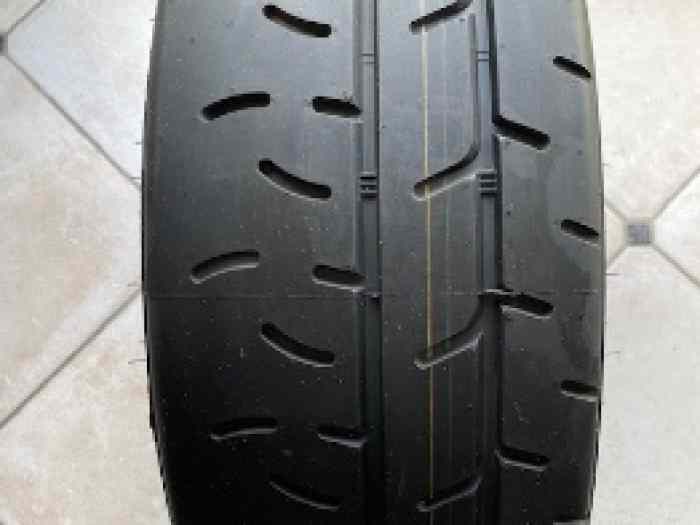 PNEUS RACING MRF ZTA 235/40-18 Medium 0