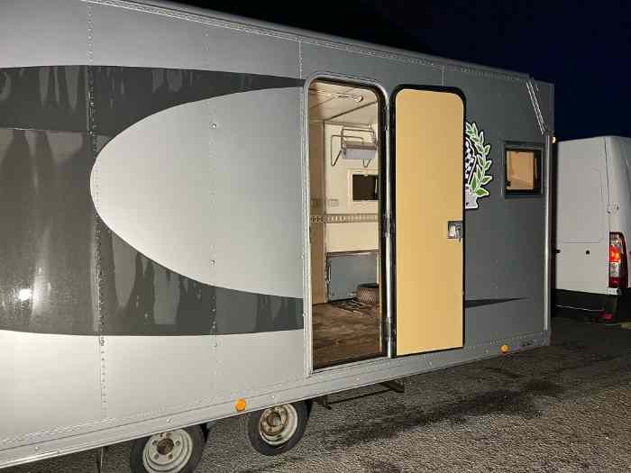 Remorque porte-voiture fermée 1