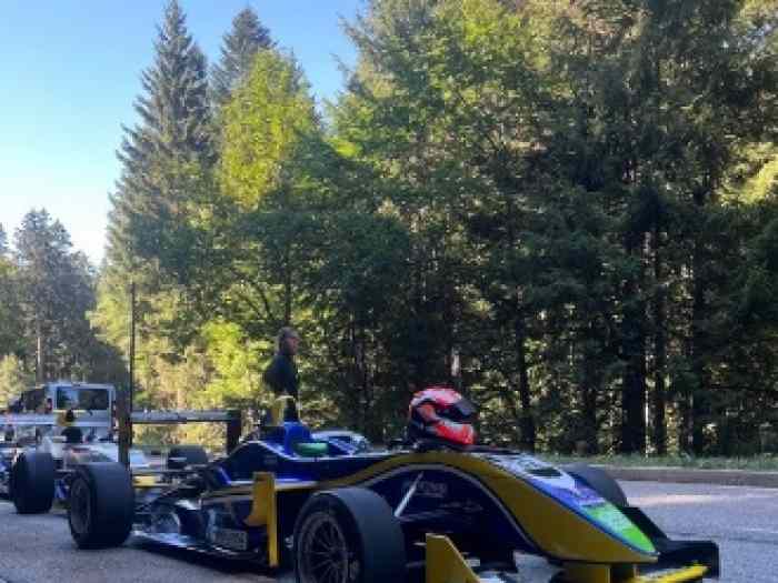 Dallara F308 evo 309 etat neuf (chassis et moteur moins de 500 km) 2