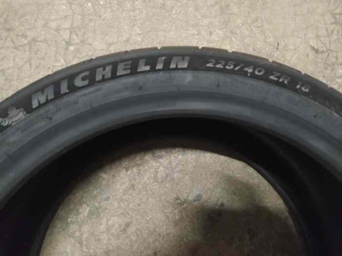 Pneus Michelin 225/40/ZR/18 1