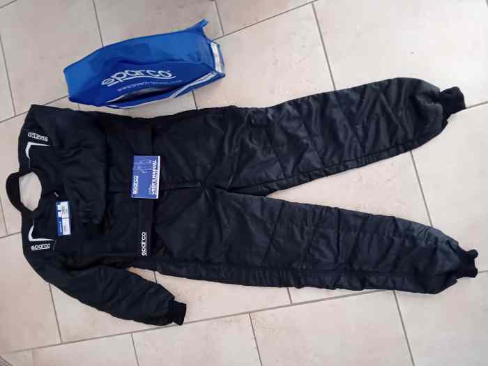 Combinaison SPARCO noire satiné , homologuée pour compétition automobile FFSA/FIA , taille 60 (++ , presque 62 ) 0