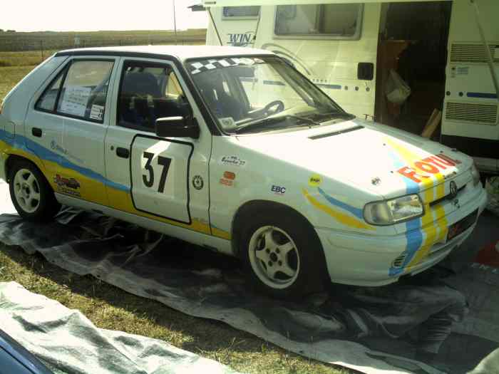 voiture de rallye skoda felicia FAK5