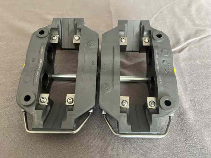 2 ETRIERS AP RACING 4 PISTONS NEUFS COSWORTH ARRIERE VHC 2