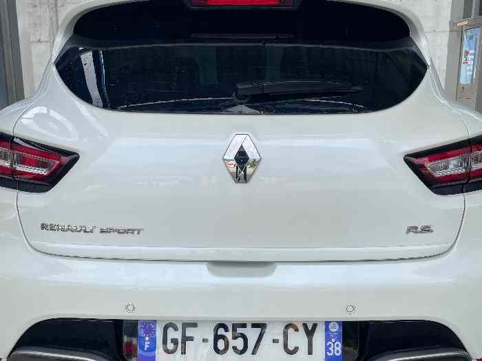 Clio 4 RS Trophy 2