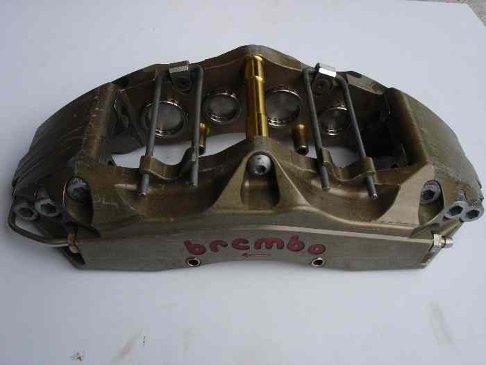 ETRIER BREMBO 8 PISTONS A LUNITEE EN B...