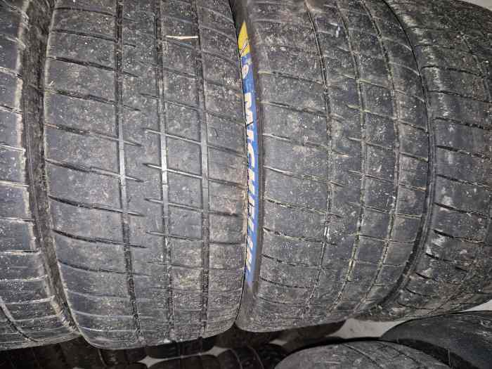 Lot de pneus Michelin 20/65/18 0