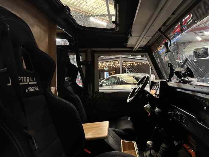 LAND ROVER DEFENDER 110 200 TDI préparé RAID / RALLYE 3