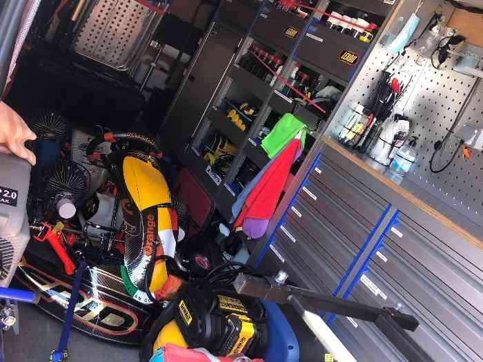 Fourgon atelier amenagé special karting moto assistance sports mecaniques 3