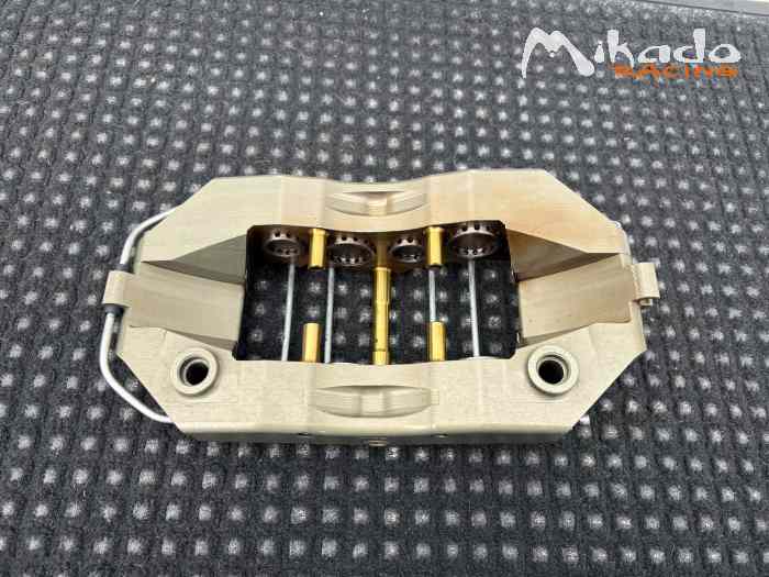 ETRIER BREMBO 8 PISTONS A LUNITEE EN BON ETAT OU HS POUR PIECES – photo 3 sur 3