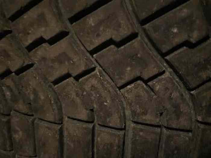 Lot de 4 pneus terre Khumo 900R en 185/65/15 (Année 2023) 2