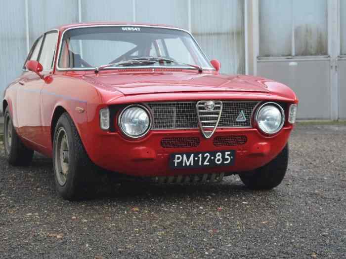 1967 Alfa Romeo GT Junior in GTA looks...