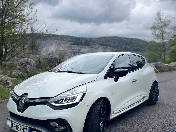 Clio 4 RS Trophy 0