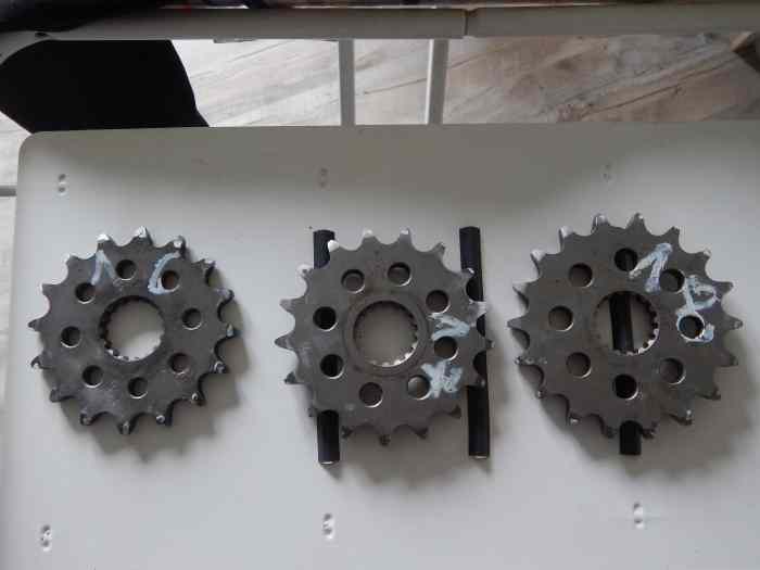 3 pignons sortie bv pour moteur suzuki...