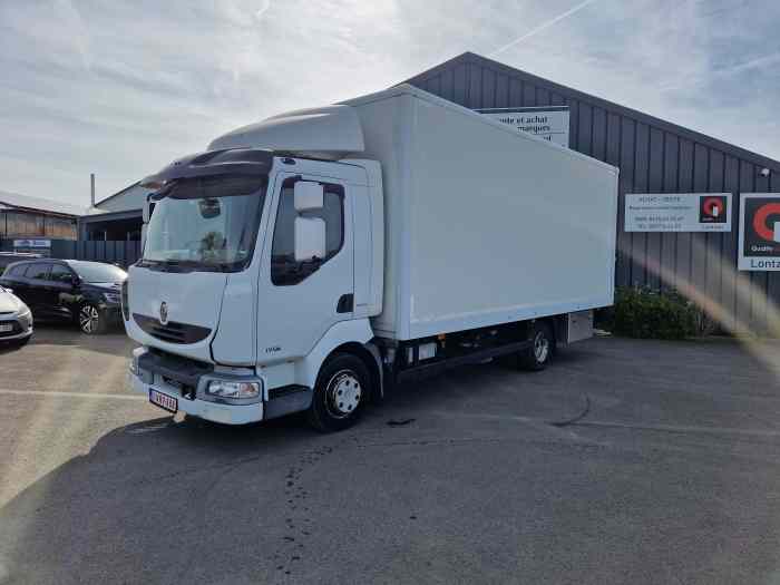 Camion aménagé. Renault Midlum 0