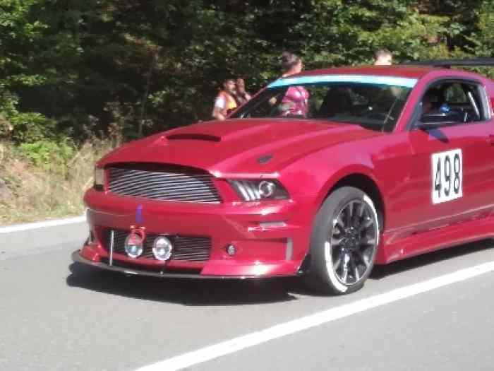 Race Ford Mustang