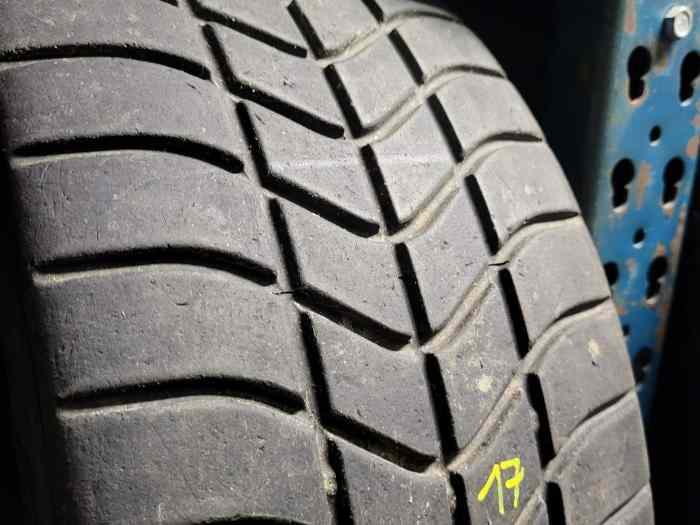 Pneumatiques PIRELLI Asphalte Pluie RWB 235/40 R18 1