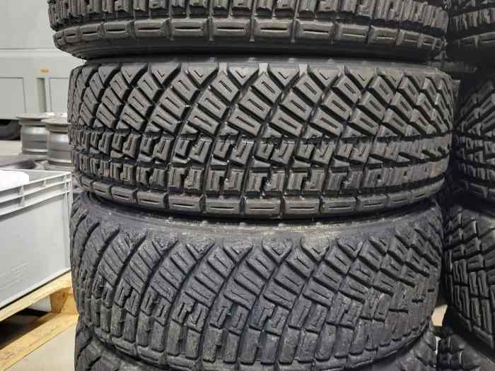 Pneumatiques TERRE MICHELIN S70 17/65/15 ou 215/60R15 1