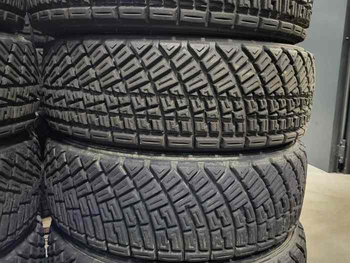 Pneumatiques TERRE MICHELIN S70 17/65/15 ou 215/60R15 0