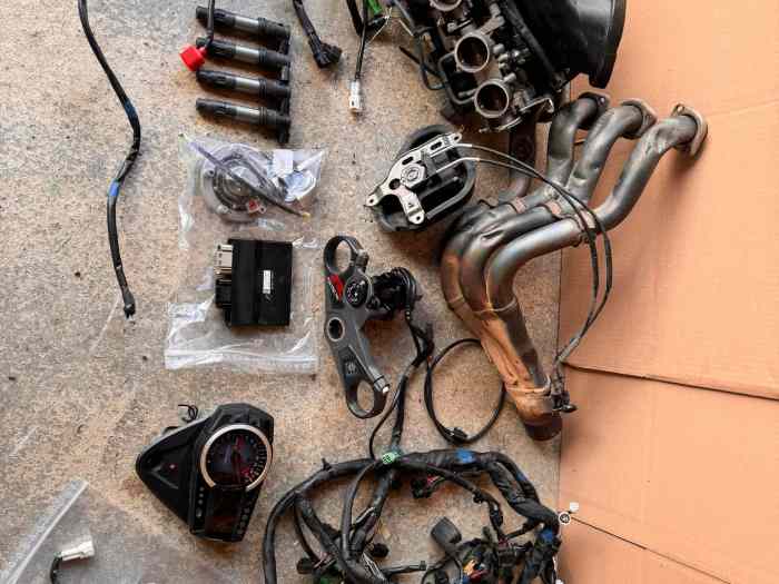 Bloc moteur ou motorisation complète 1000 GSXR 2009/2016 31000 Kms provenance moto accidentée 2