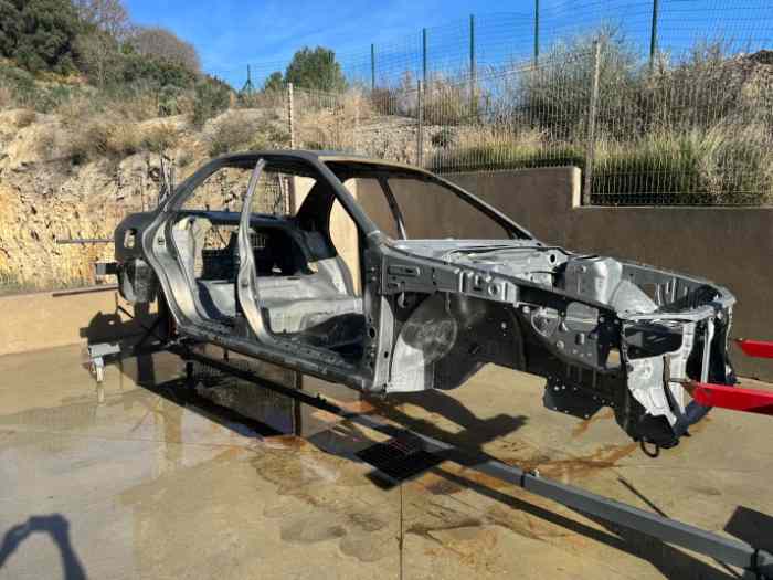 Caisse nue Subaru GT Hydro décapé 1