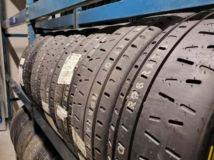 Pneumatiques PIRELLI Asphalte RA7B 235...