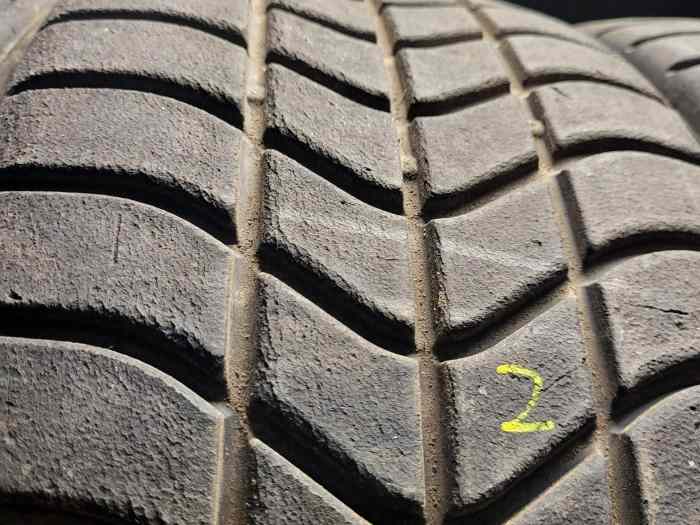 Pneumatiques PIRELLI Asphalte Pluie RWB 235/40 R18 3