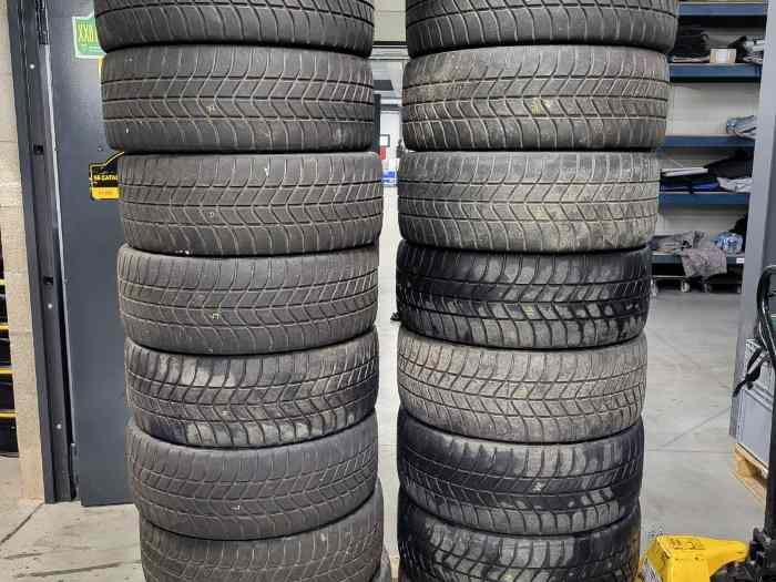 Pneumatiques PIRELLI Asphalte Pluie RWB 235/40 R18 0