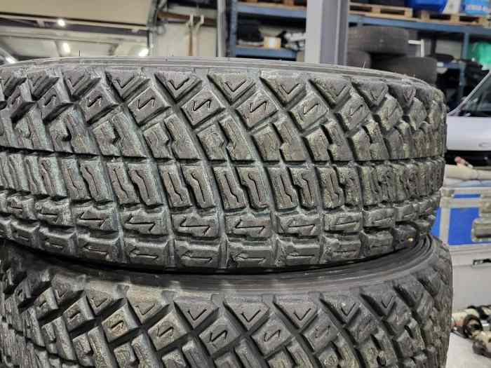 Pneumatiques TERRE MICHELIN G70 17/65/15 ou 215/60R15 1