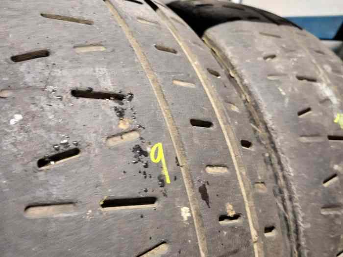 Pneumatiques PIRELLI Asphalte RA7+B 235/40 R18 Occasion 4