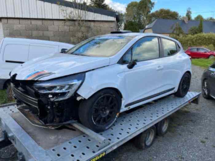 Clio rc5 légèrement accidenté 2