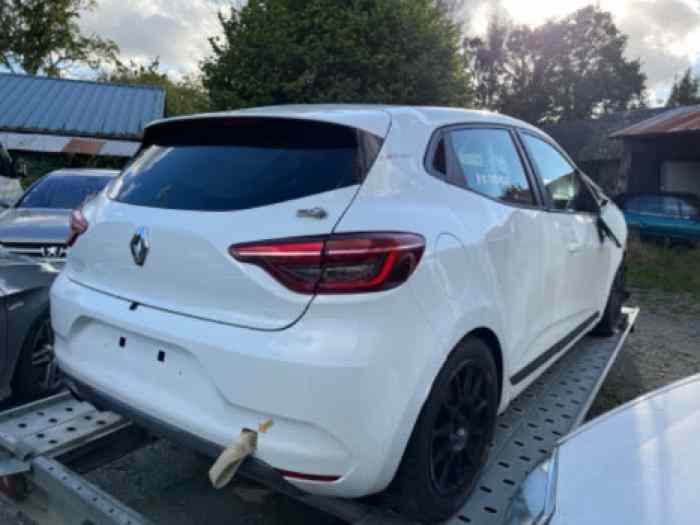 Clio rc5 légèrement accidenté 1