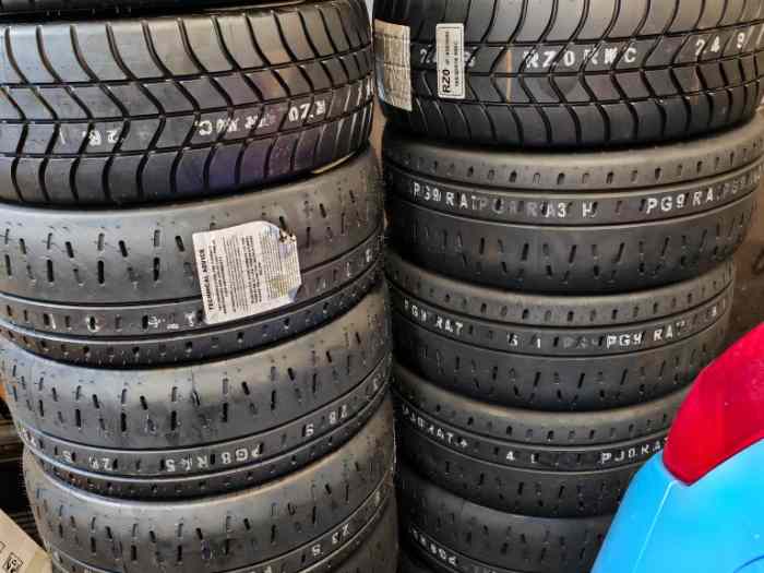 Plusieurs Pneus PIRELLI neufs en 195/5...