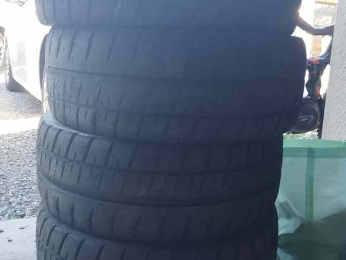 Vend Michelin M20 20/65-18