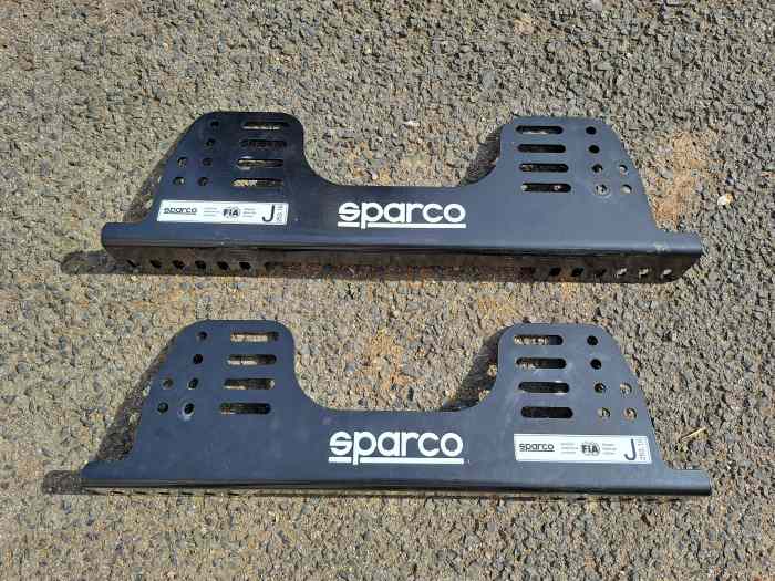 Fixations latérales pour siège baquet Sparco 500 mm en acier noir 0